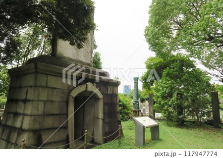 青山墓地の畝傍の森（巡洋艦「畝傍」慰霊碑・水雷砲艦「千島」慰霊碑） 117947774