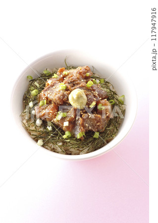 黒鯛の味噌漬け丼を俯瞰で撮影 黒鯛の味噌漬け丼を俯瞰で撮影 117947916