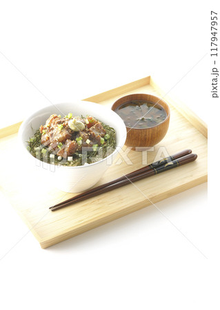 黒鯛の味噌漬け丼とお味噌汁 117947957