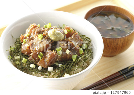 黒鯛の味噌漬け丼とお味噌汁 黒鯛の味噌漬け丼とお味噌汁 117947960