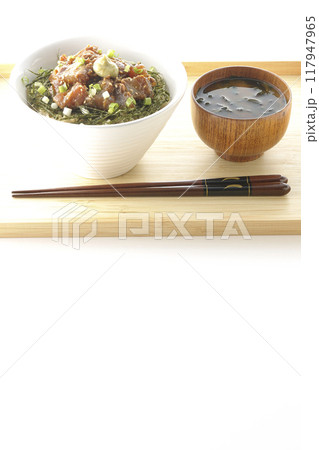 黒鯛の味噌漬け丼とお味噌汁 黒鯛の味噌漬け丼とお味噌汁 117947965
