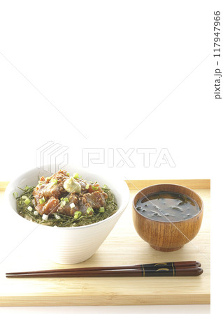 黒鯛の味噌漬け丼とお味噌汁 黒鯛の味噌漬け丼とお味噌汁 117947966