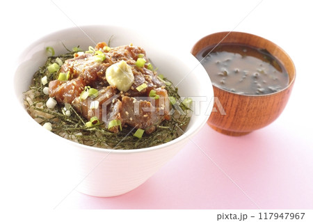 黒鯛の味噌漬け丼とお味噌汁 117947967