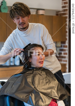 beauty parlor 117948140