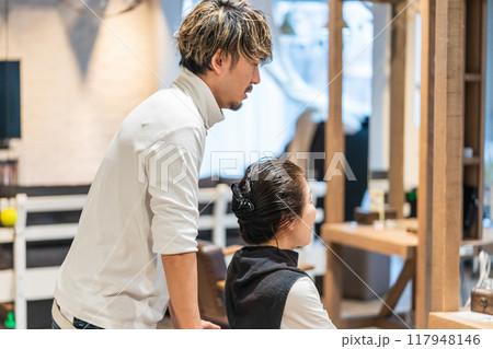 beauty parlor 117948146