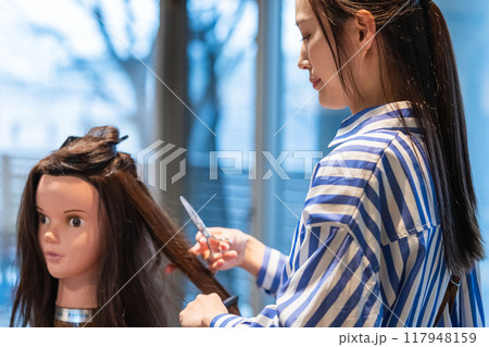 beauty parlor 117948159