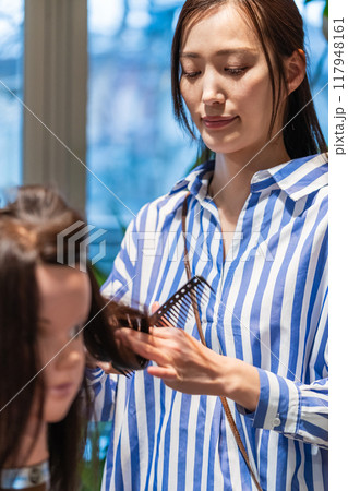 beauty parlor 117948161