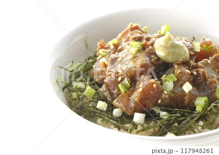 黒鯛の味噌漬け丼を白背景で撮影 黒鯛の味噌漬け丼を白背景で撮影 117948261