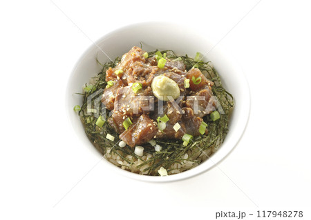黒鯛の味噌漬け丼を白背景で撮影 117948278
