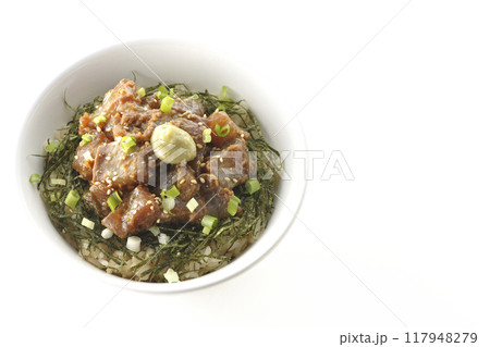 黒鯛の味噌漬け丼を白背景で撮影 117948279