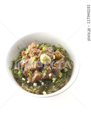 黒鯛の味噌漬け丼を白背景で撮影 117948281