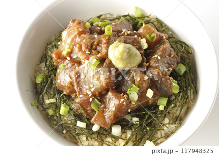 黒鯛の味噌漬け丼を白背景で撮影 黒鯛の味噌漬け丼を白背景で撮影 117948325