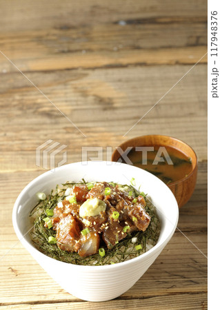 黒鯛の味噌漬け丼とお味噌汁 117948376