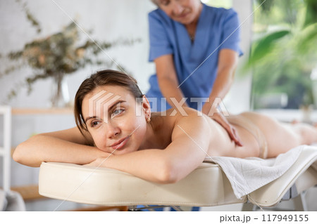 Young woman clinet satisfied with work of masseuse 117949155