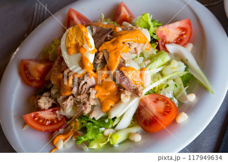 Salad Xatonada with tuna, escarole 117949634