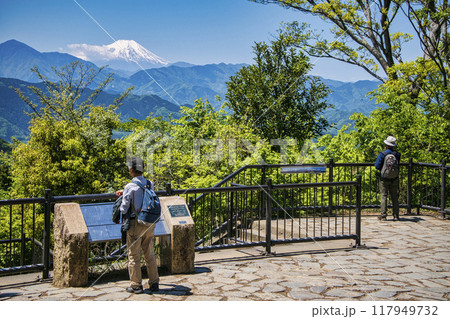 高尾山 山頂 大見晴台から眺望する富士山 5月初旬 高尾山 山頂 大見晴台から眺望する富士山 5月初旬 117949732