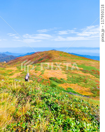 秋の焼石岳登山(焼石岳山頂):東焼石岳方面の眺め 秋の焼石岳登山(焼石岳山頂):東焼石岳方面の眺め 117950118