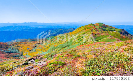秋の焼石岳登山(焼石岳山頂):西焼石岳方面の眺め 秋の焼石岳登山(焼石岳山頂):西焼石岳方面の眺め 117950168