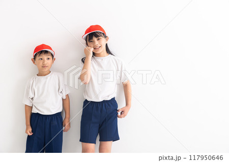 体操着を着た小学生 体操着を着た小学生 117950646