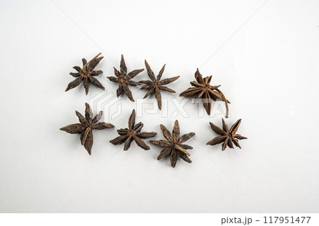 A close up of a bunch of dried up star anise 117951477