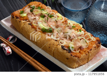 ジャンボ厚揚げ(新潟県栃尾) ジャンボ厚揚げ(新潟県栃尾) 117951856