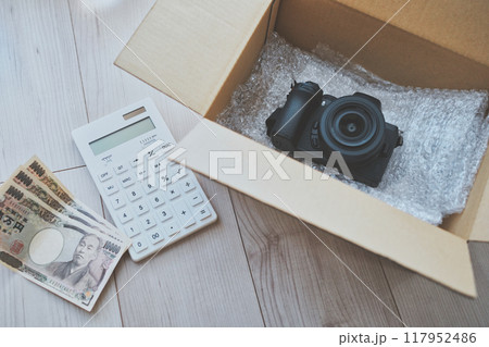 カメラの梱包作業 オークション取引イメージ 117952486