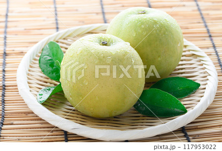 新鮮な二十世紀梨 117953022