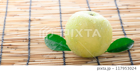 新鮮な二十世紀梨 117953024