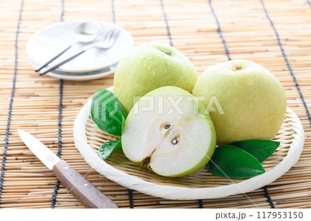 秋の味覚　二十世紀梨 117953150