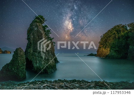 【静岡県】西伊豆町浮島海岸の天の川 【静岡県】西伊豆町浮島海岸の天の川 117953346