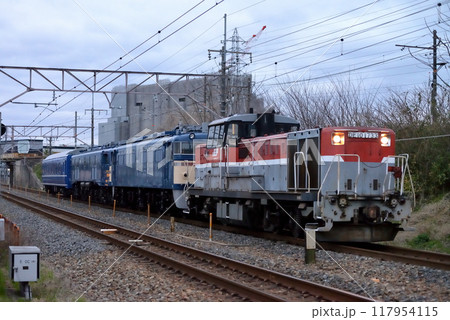 DE101733の牽く京都鉄道博物館に回送される展示車両 117954115