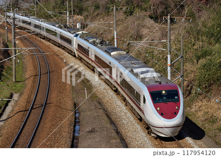 旧北陸本線を走る681系2000番台特急はくたか9両 117954120
