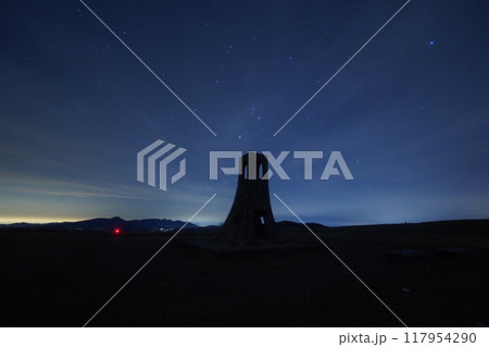 夜明け近くの塔の上の天の川 夜明け近くの塔の上の天の川 117954290