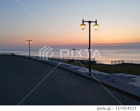 日本最北端の地、宗谷岬の夕景の空撮 日本最北端の地、宗谷岬の夕景の空撮 117954517
