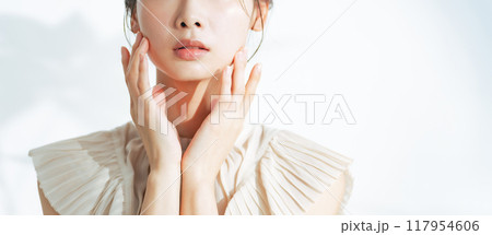 ナチュラルメイクの女性の美容イメージ 117954606