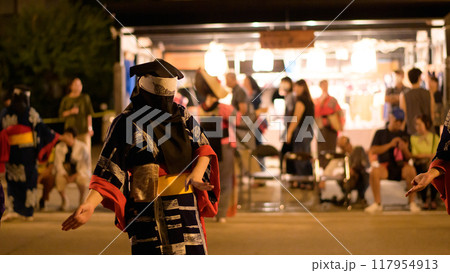 西馬音内盆踊り 深夜の商店街 2024年 秋田県 西馬音内盆踊り 深夜の商店街 2024年 秋田県 117954913