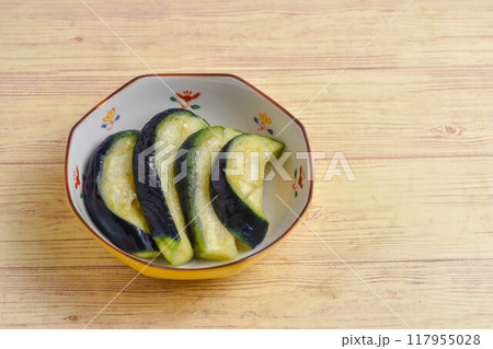 ジューシーな水茄子 117955028