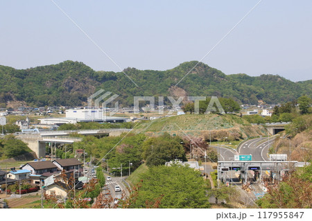 春の群馬県下仁田町の風景 117955847