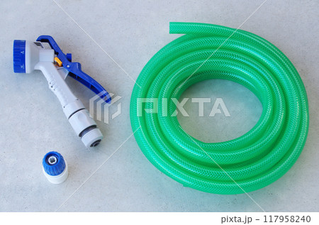 散水用の水道ホースとシャワーノズルと連結部品 散水用の水道ホースとシャワーノズルと連結部品 117958240