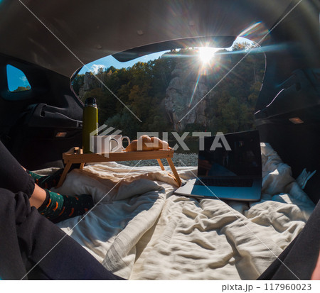 Cozy Car Retreat by the River 117960023