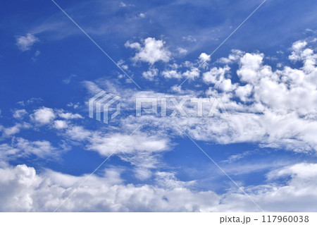 日本の横浜都市景観 猛烈な暑さが続く日本列島…空には……＝9月2日 117960038