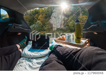 Cozy Car Retreat by the River 117960048