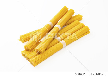 白背景にスパゲッティーニ 117960479