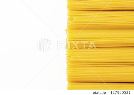 白背景にスパゲッティーニ 117960521