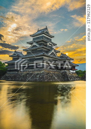 【ゴールデンアワー】国宝松本城【7月】 117962129