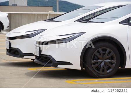 自動車イメージ　トヨタ5代目プリウスのフロントノーズ 117962883