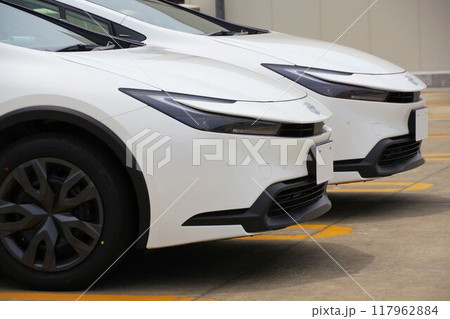 自動車イメージ　トヨタ5代目プリウスのフロントノーズ 117962884