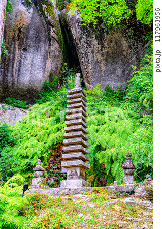 京都、笠置寺の十三重の塔 117963956