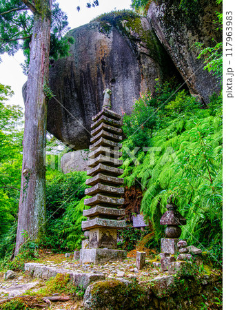 京都、笠置寺の十三重の塔 117963983