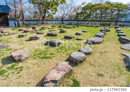 岡山市　岡山城の移設された天守礎石 117965360